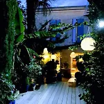 Buky Palace Pons