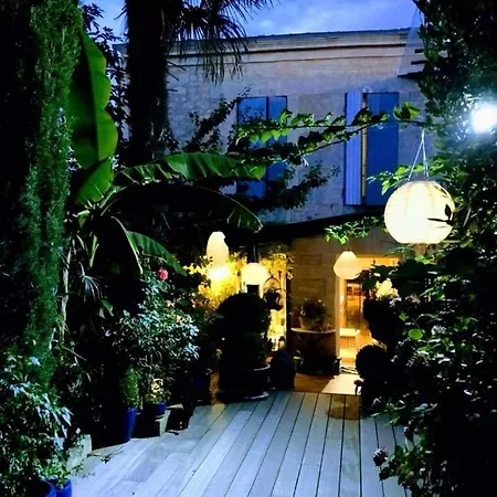 Buky Palace Pons
