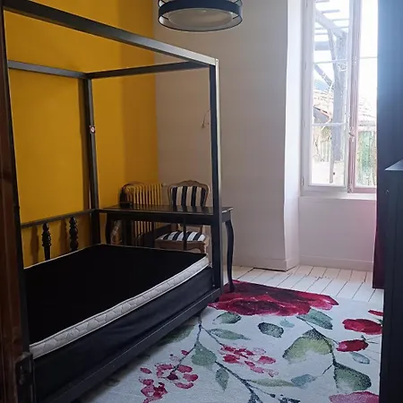 Проживание в семье Buky Palace Пон