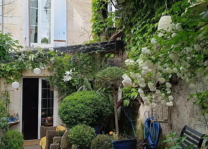 Buky Palace منزل للإقامة